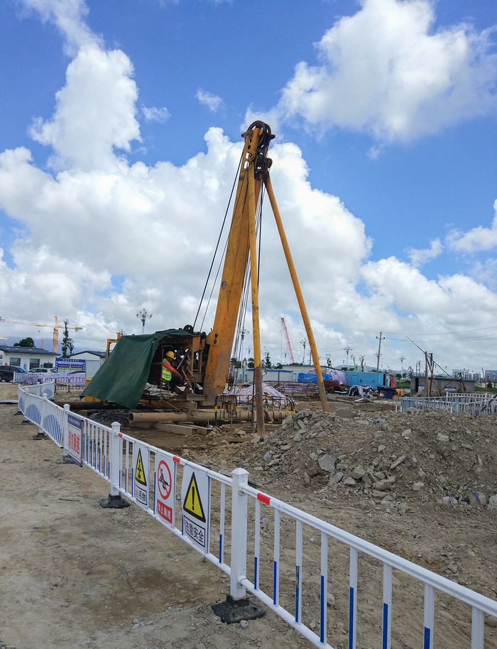福州东南快速通道万新路A2标完玉成部桩基施工.jpg