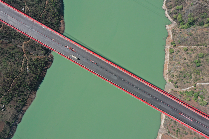 华美高速金安金沙江大桥下游侧猫道拆除完成 (5).jpg