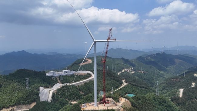 喜报！长江国际公司册亨风电场项目首台风机吊装圆满乐成_副本