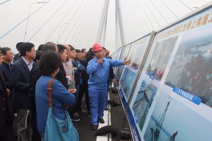 《桥梁》杂志组织会务专家旅行沌口大桥.jpg